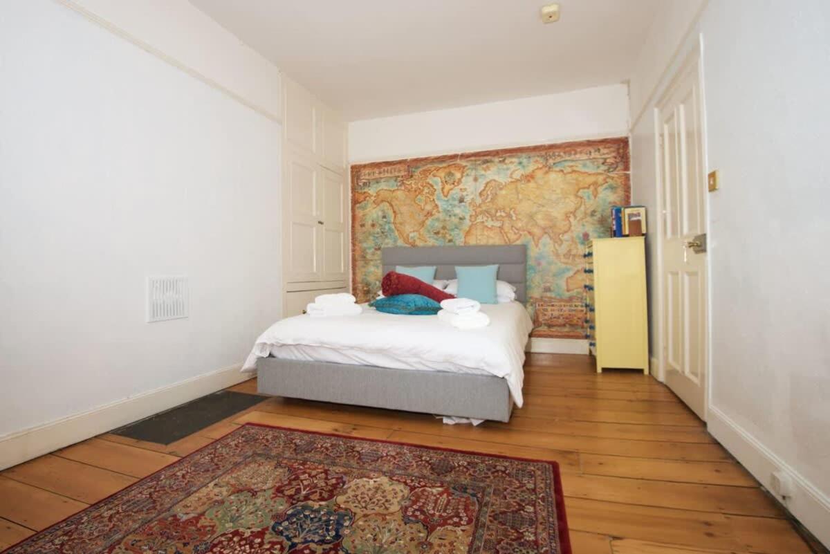 Spacious Town House With Swimming Pool Plymouth Exterior photo