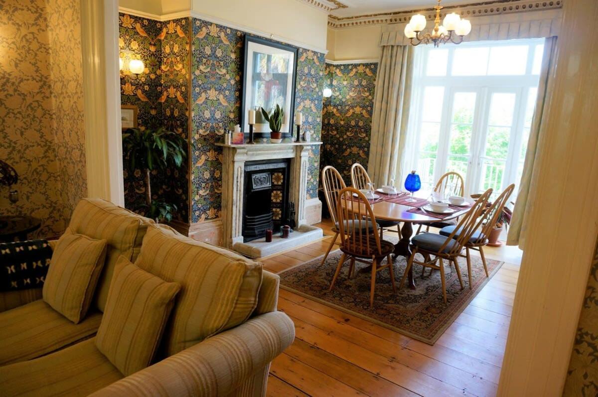 Spacious Town House With Swimming Pool Plymouth Exterior photo